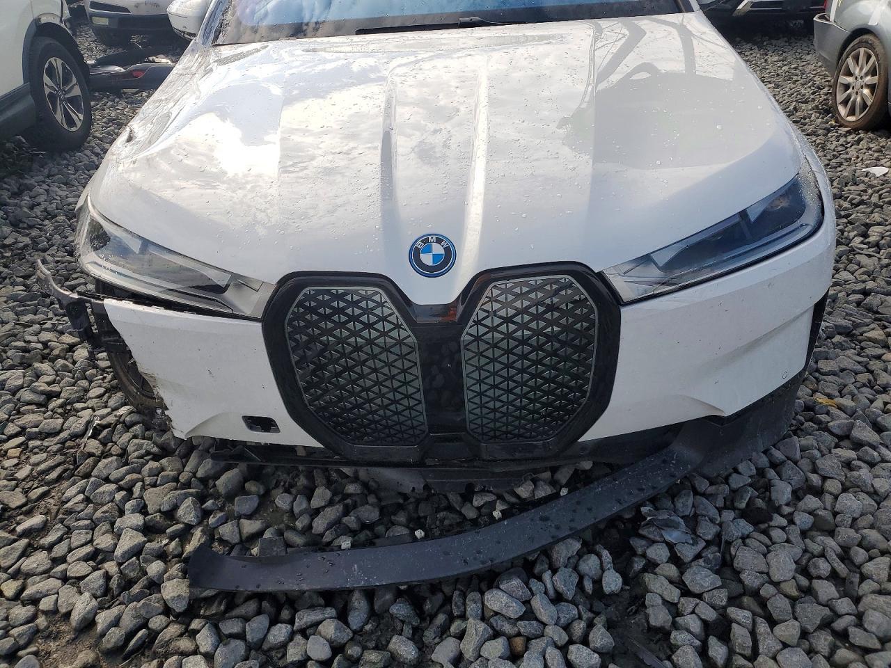 2025 BMW Ix xDrive50 - zdjęcie 11
