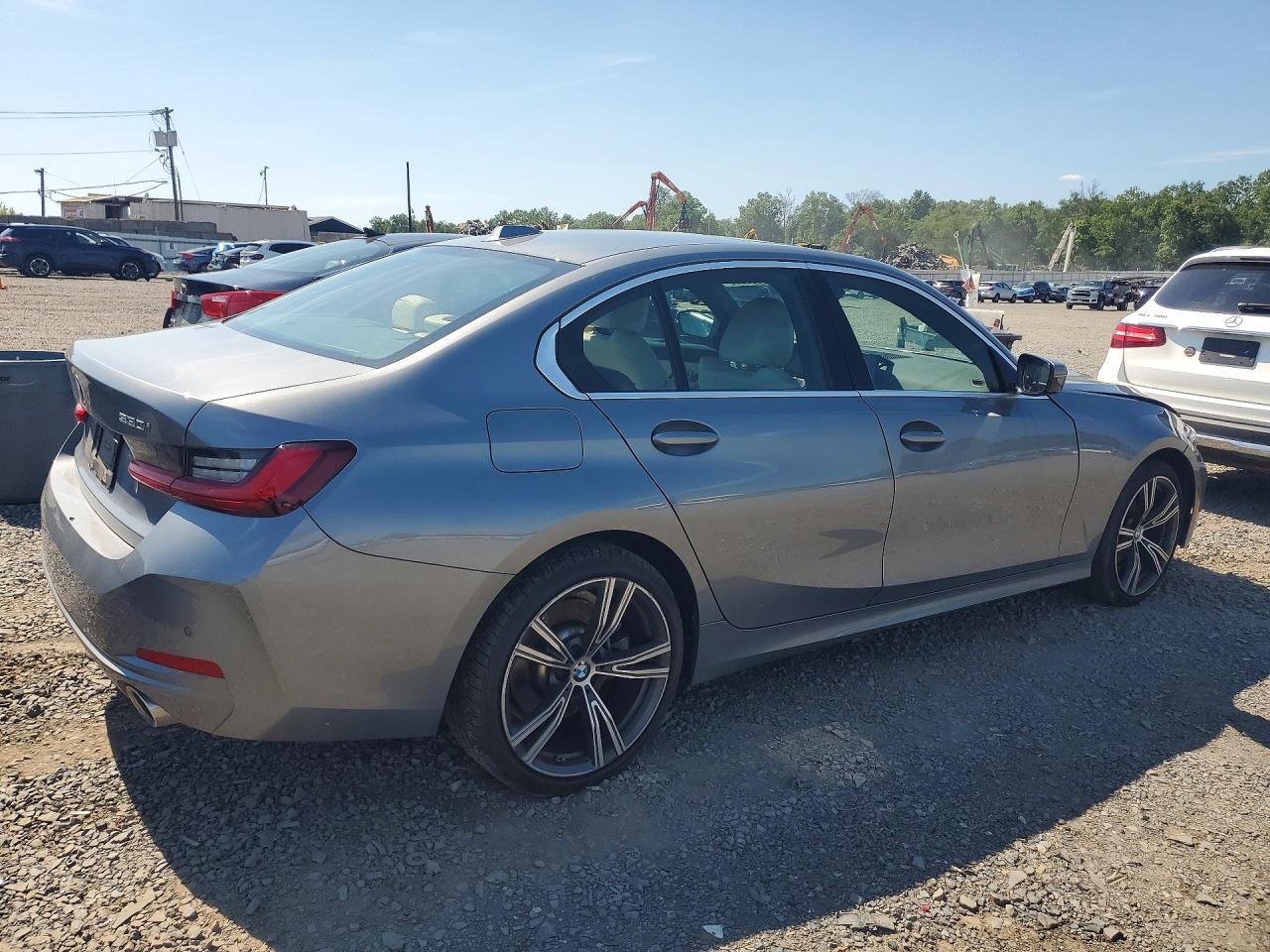 2024 BMW Seria 3 330i - zdjęcie 3