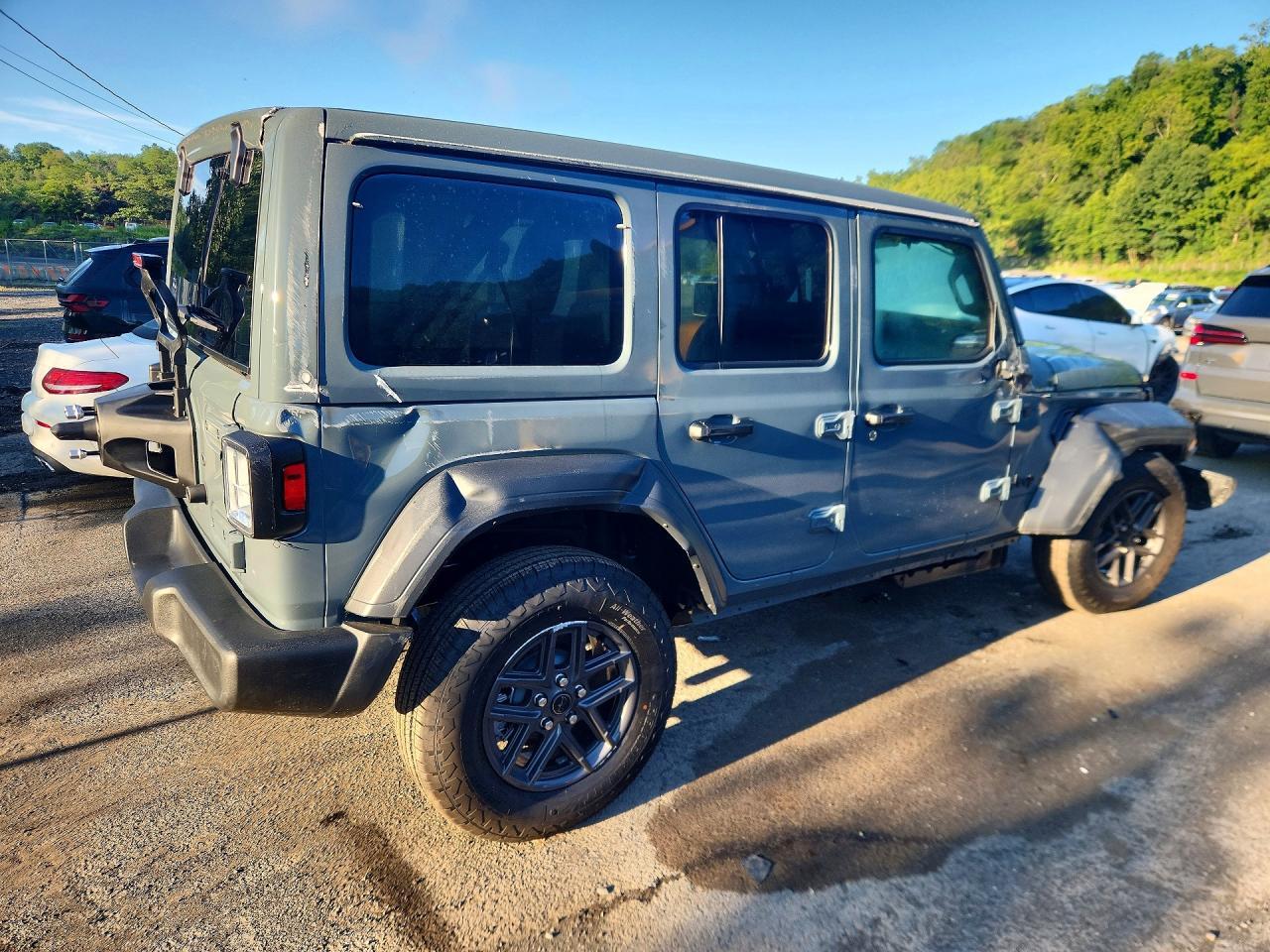 2026 Jeep Wrangler Sport - zdjęcie 3