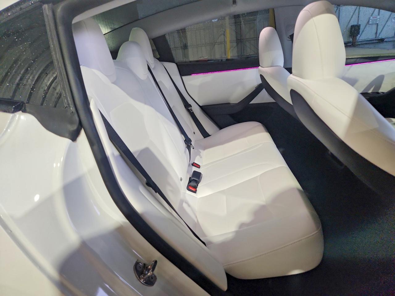 2024 Tesla Model 3 - zdjęcie 10