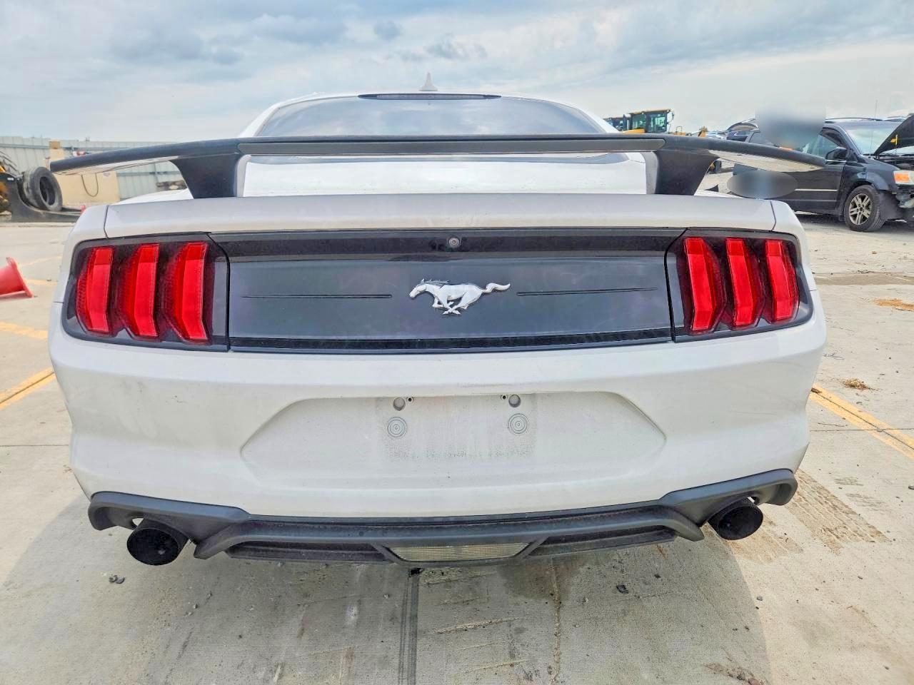 2020 Ford Mustang - zdjęcie 6