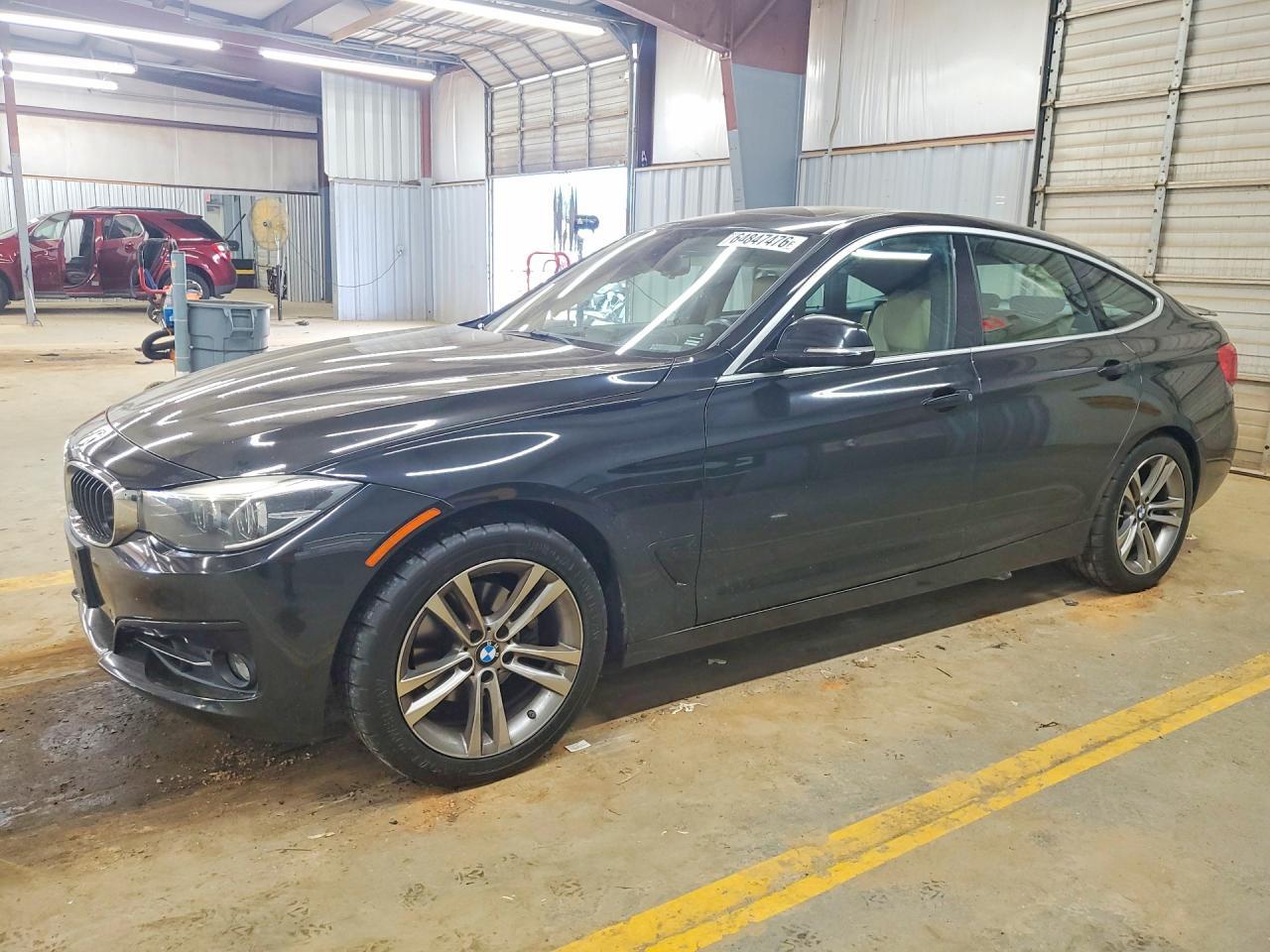 2017 BMW Seria 3 330i - zdjęcie główne