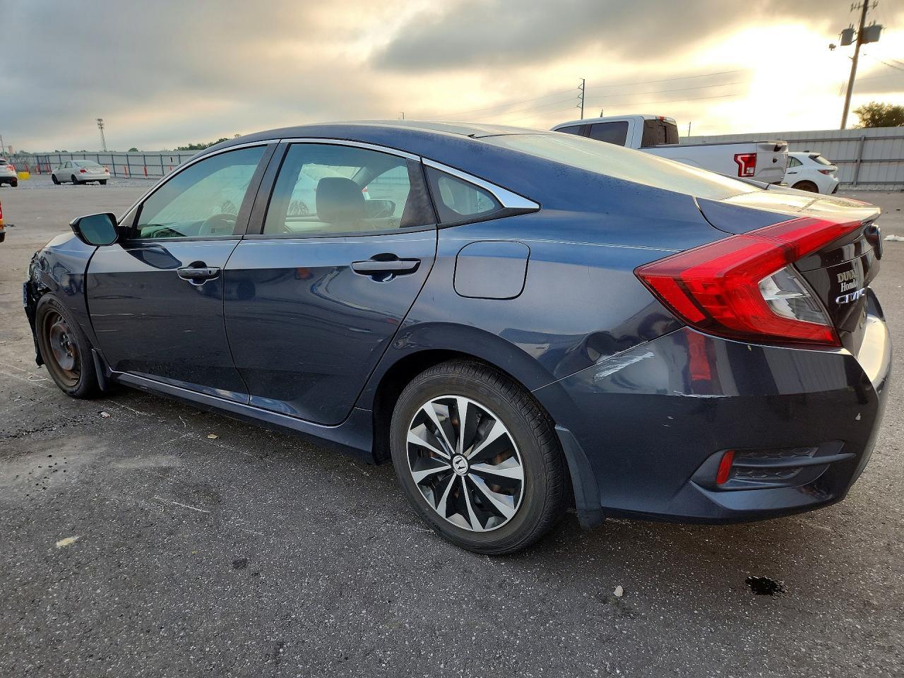 2018 Honda Civic Lx - zdjęcie 2