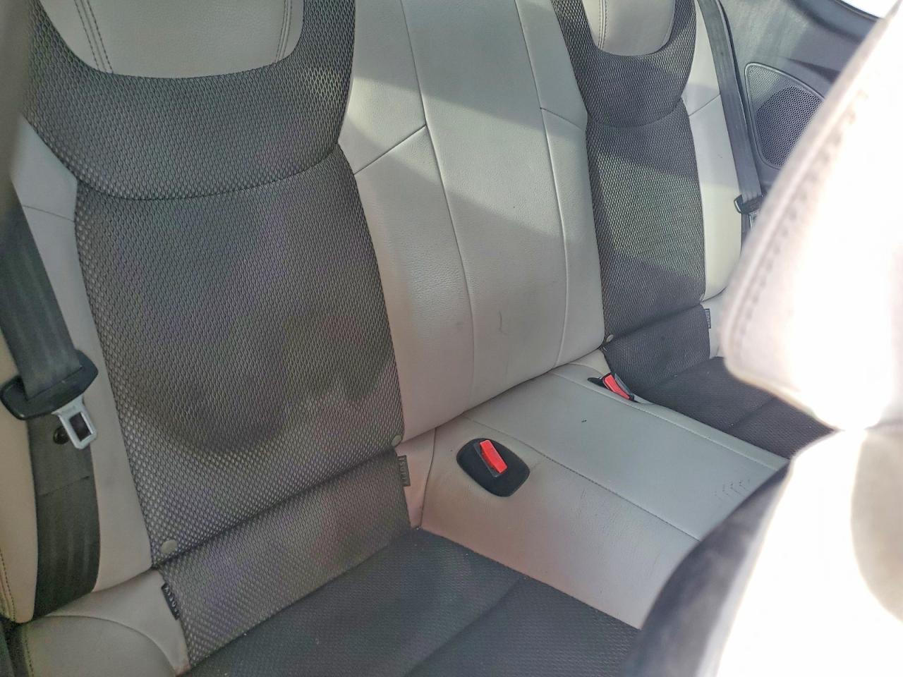 2013 Hyundai Genesis Coupe 2.0T Premium - zdjęcie 10