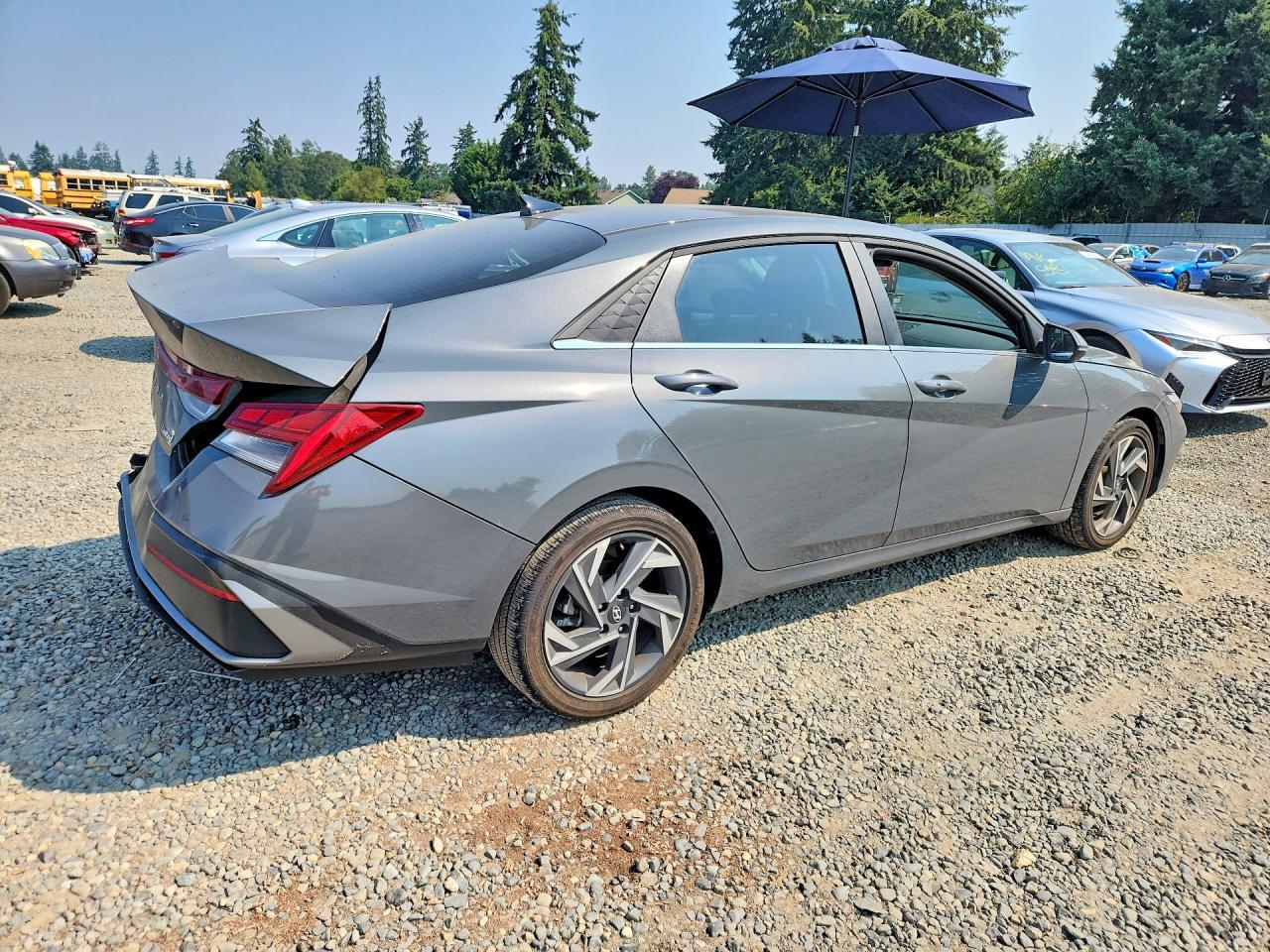 2026 Hyundai Elantra Limited - zdjęcie 3