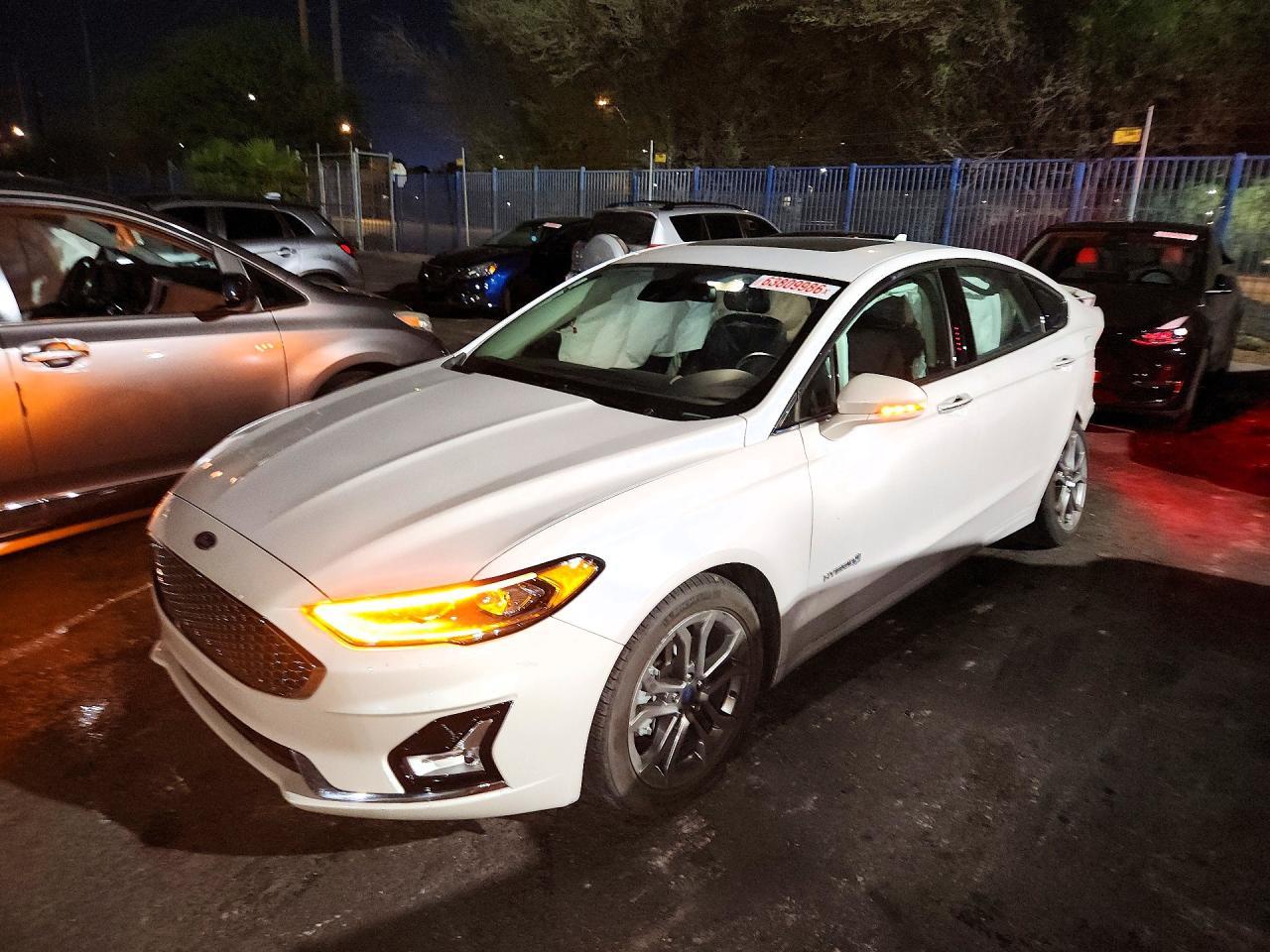 2019 Ford Fusion Titanium - zdjęcie główne