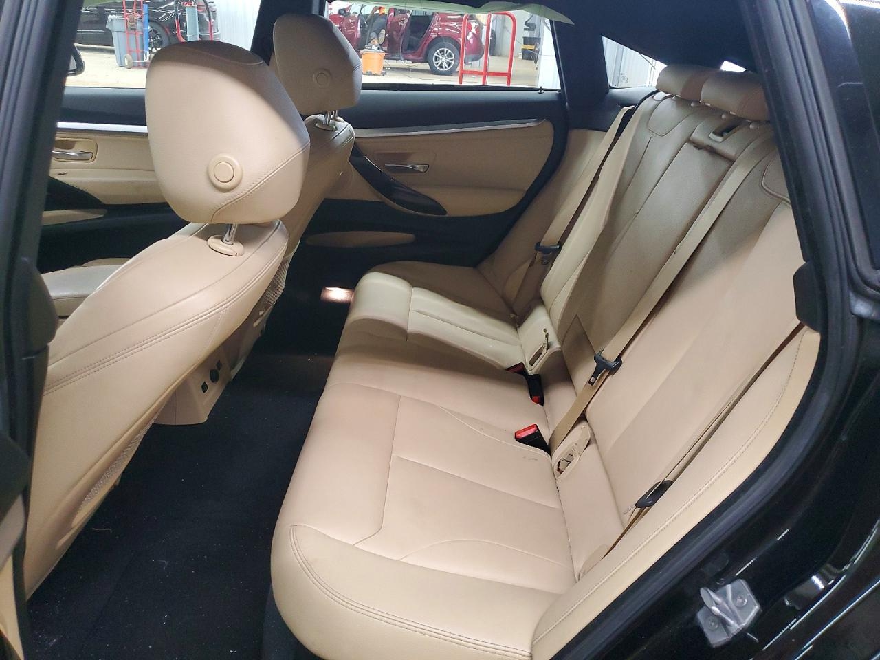 2017 BMW Seria 3 330i - zdjęcie 10