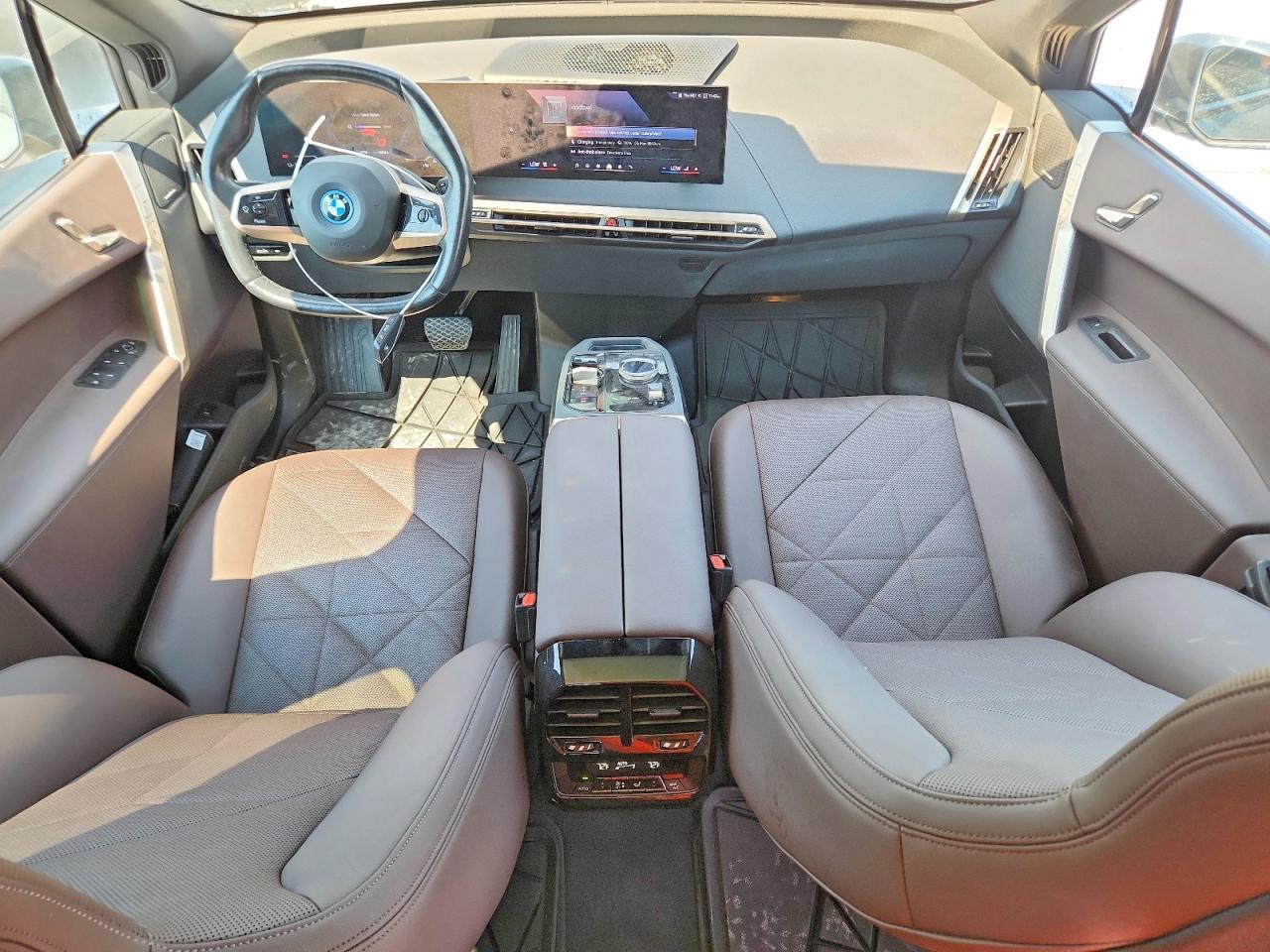 2024 BMW Ix xDrive50 - zdjęcie 8
