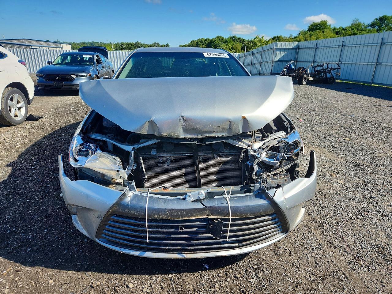 2016 Toyota Camry Le - zdjęcie 5