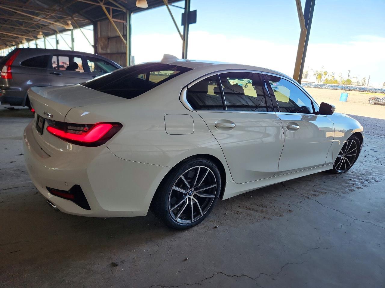 2021 BMW 330I - zdjęcie 3