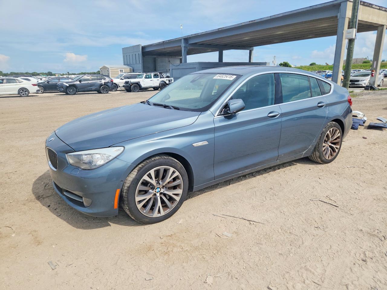 2013 BMW Seria 5 550i - zdjęcie główne