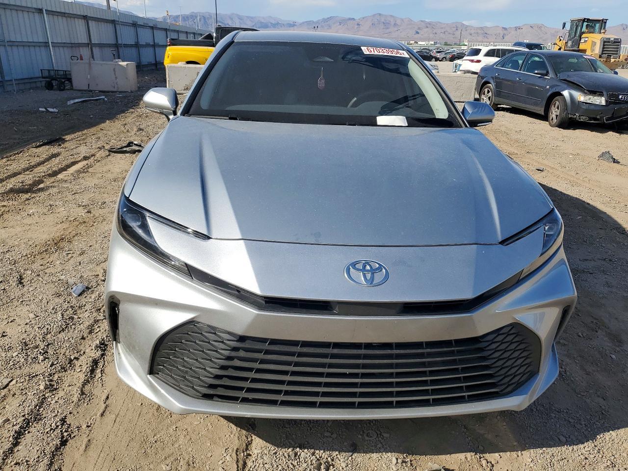 2026 Toyota Camry Le - zdjęcie 5