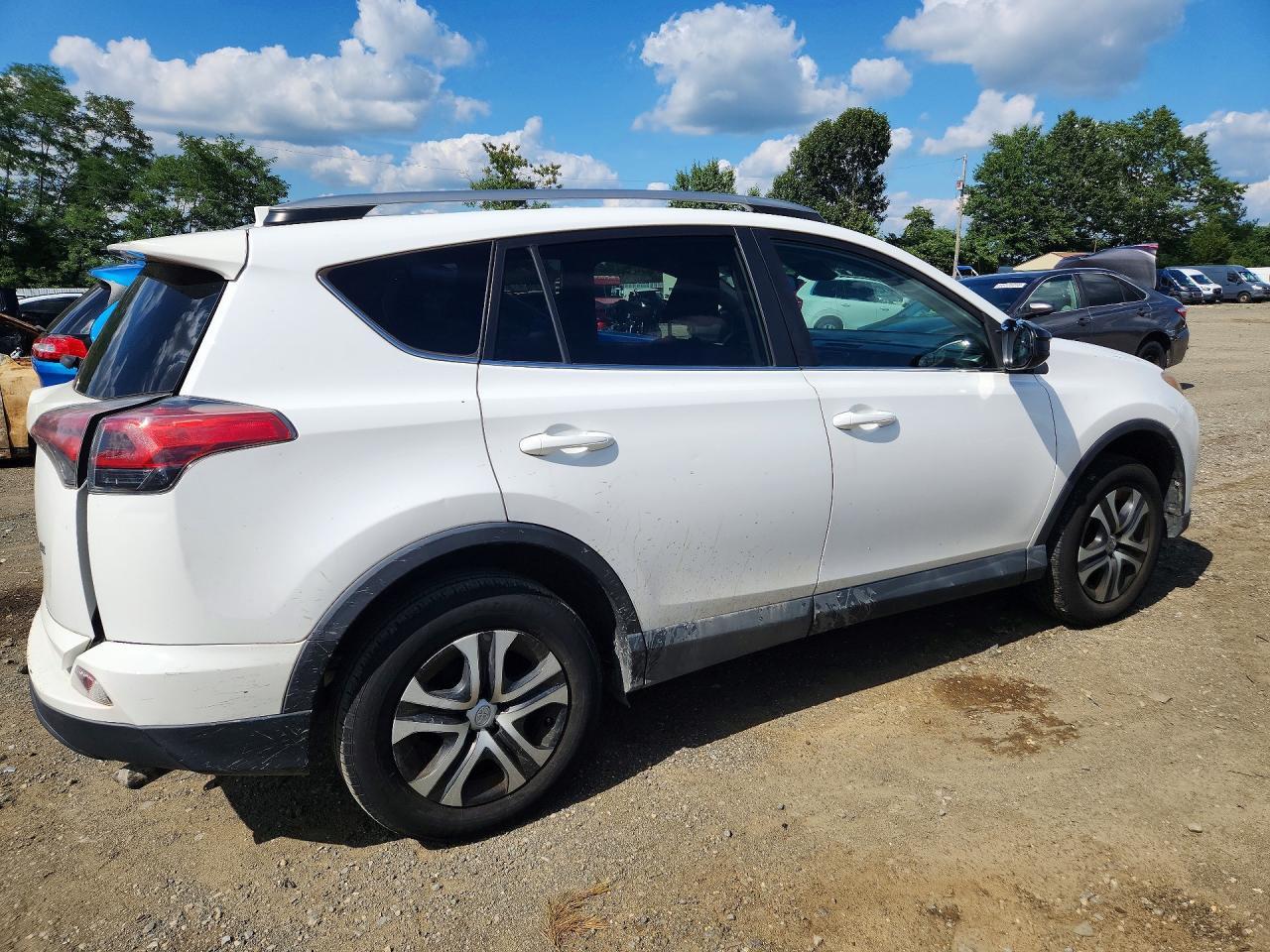 2017 Toyota Rav4 Le - zdjęcie 3