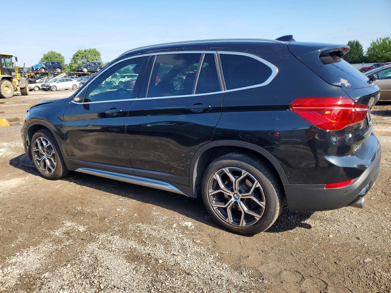 2021 BMW X1 xDrive28I - zdjęcie 2