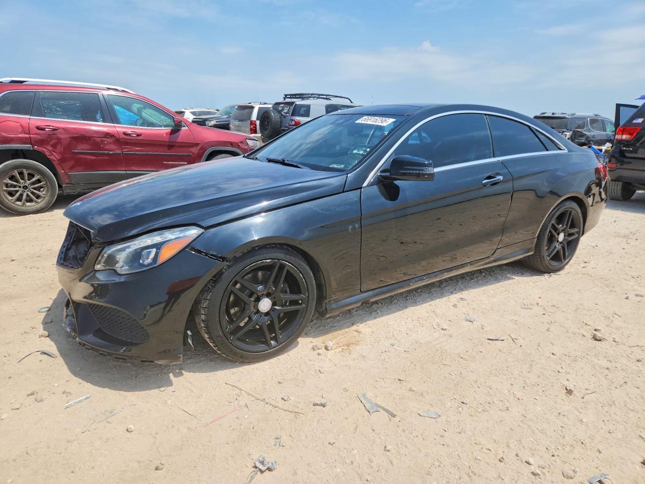 2016 Mercedes-Benz E 400 - zdjęcie główne