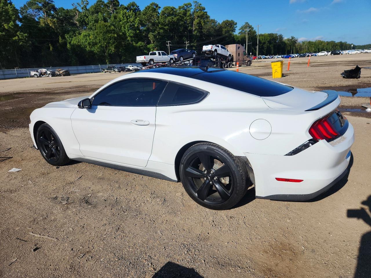 2023 Ford Mustang - zdjęcie 2