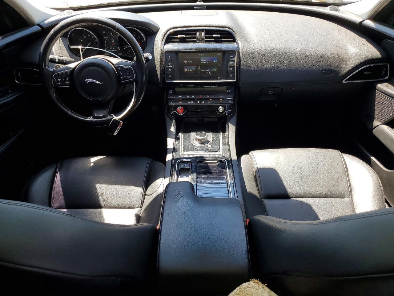 2018 Jaguar Xe - zdjęcie 8