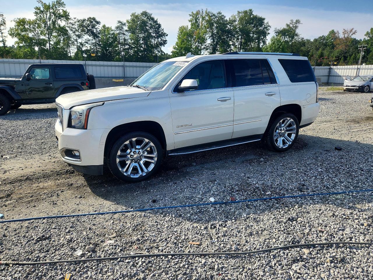 2015 GMC Yukon Denali - zdjęcie główne