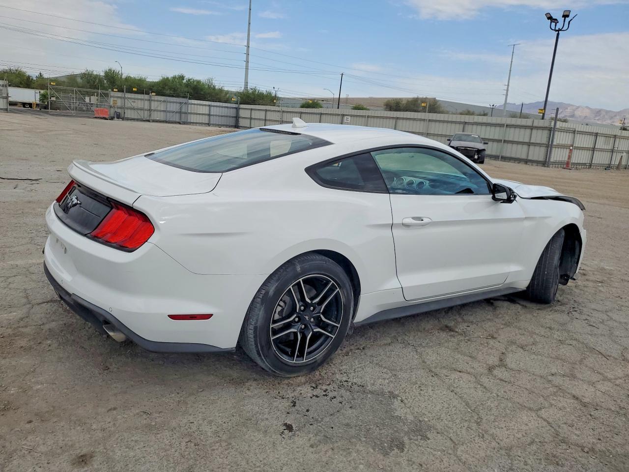 2023 Ford Mustang - zdjęcie 3