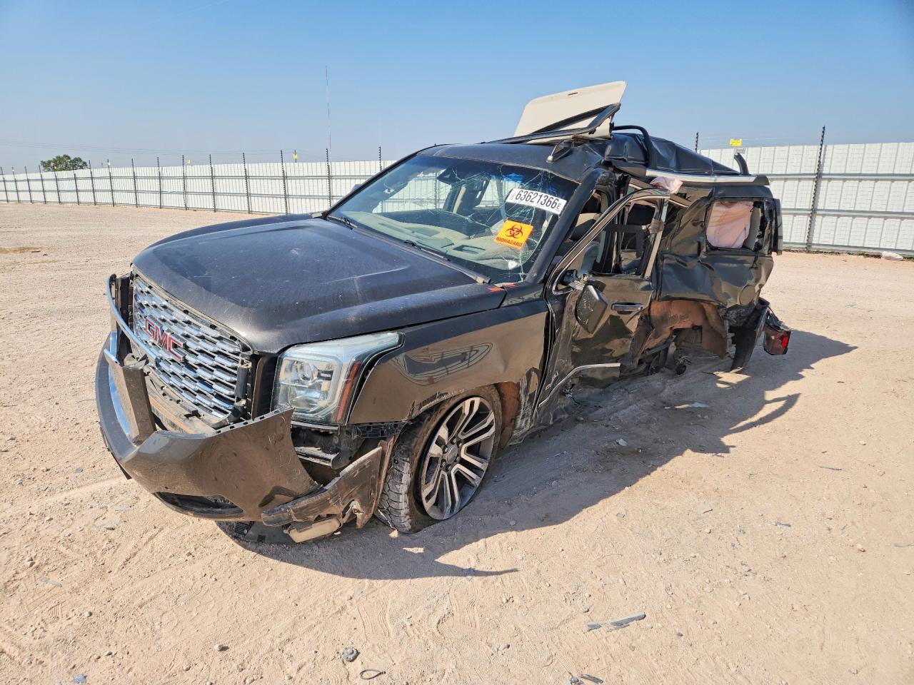 2019 GMC Yukon Denali - zdjęcie główne