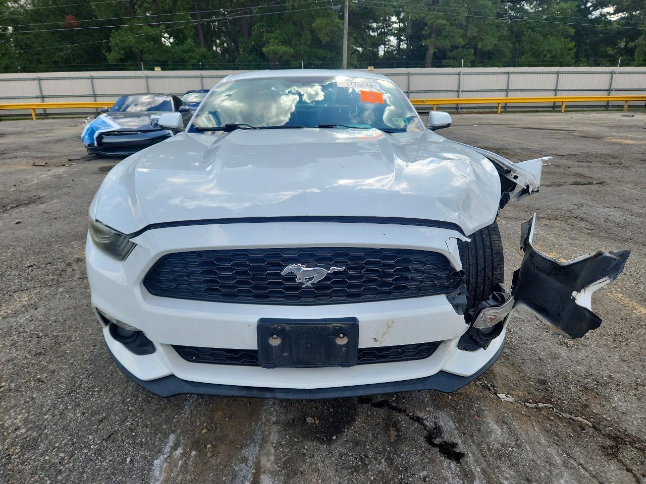 Ford Mustang Coupe - zdjęcie 5
