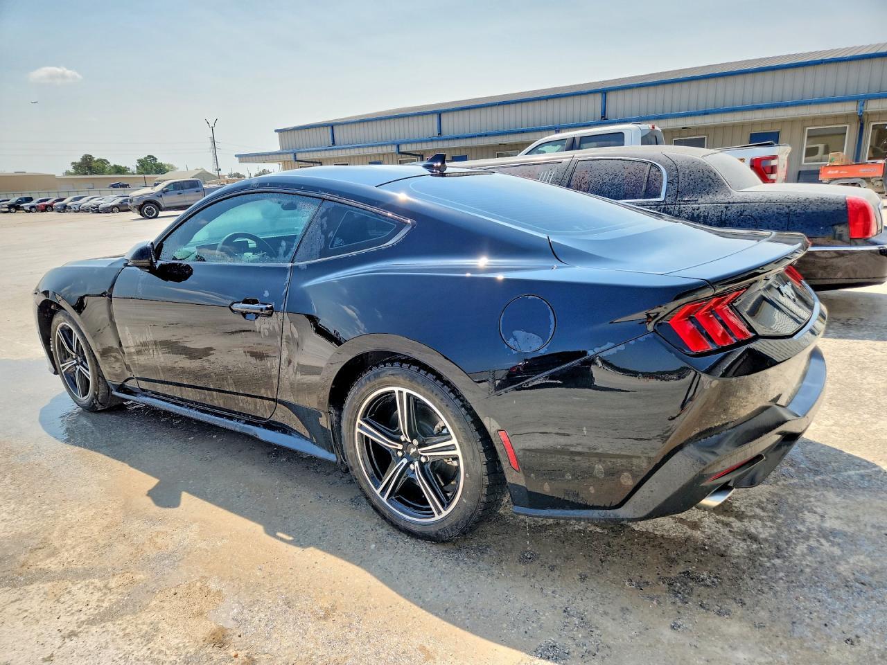 2024 Ford Mustang - zdjęcie 2