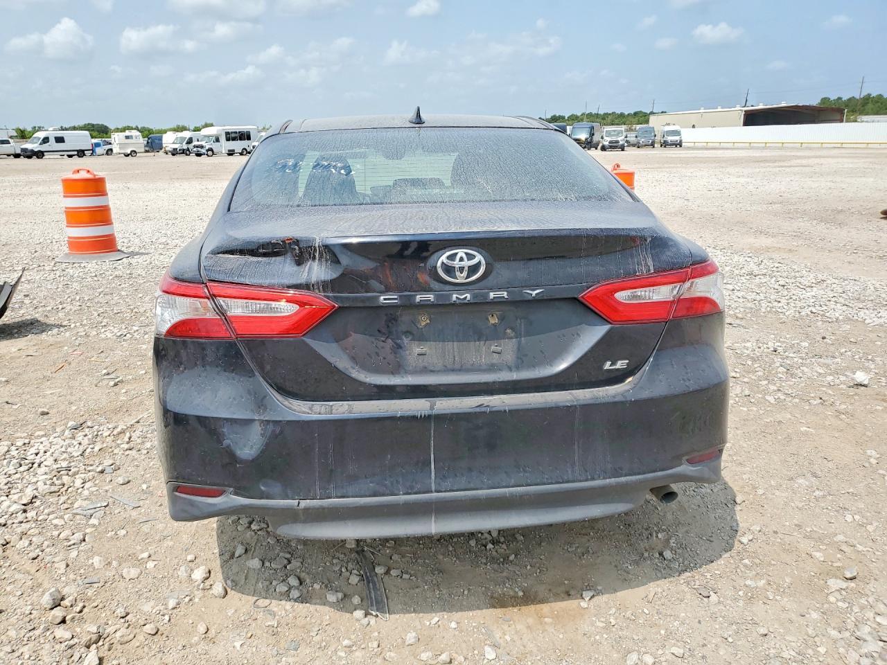 2019 Toyota Camry Le - zdjęcie 6