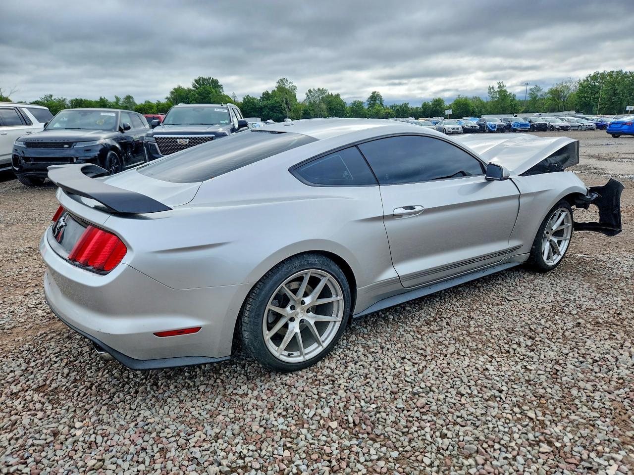 2017 Ford Mustang - zdjęcie 3