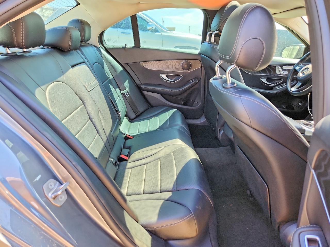 2017 Mercedes-Benz C 300 - zdjęcie 10