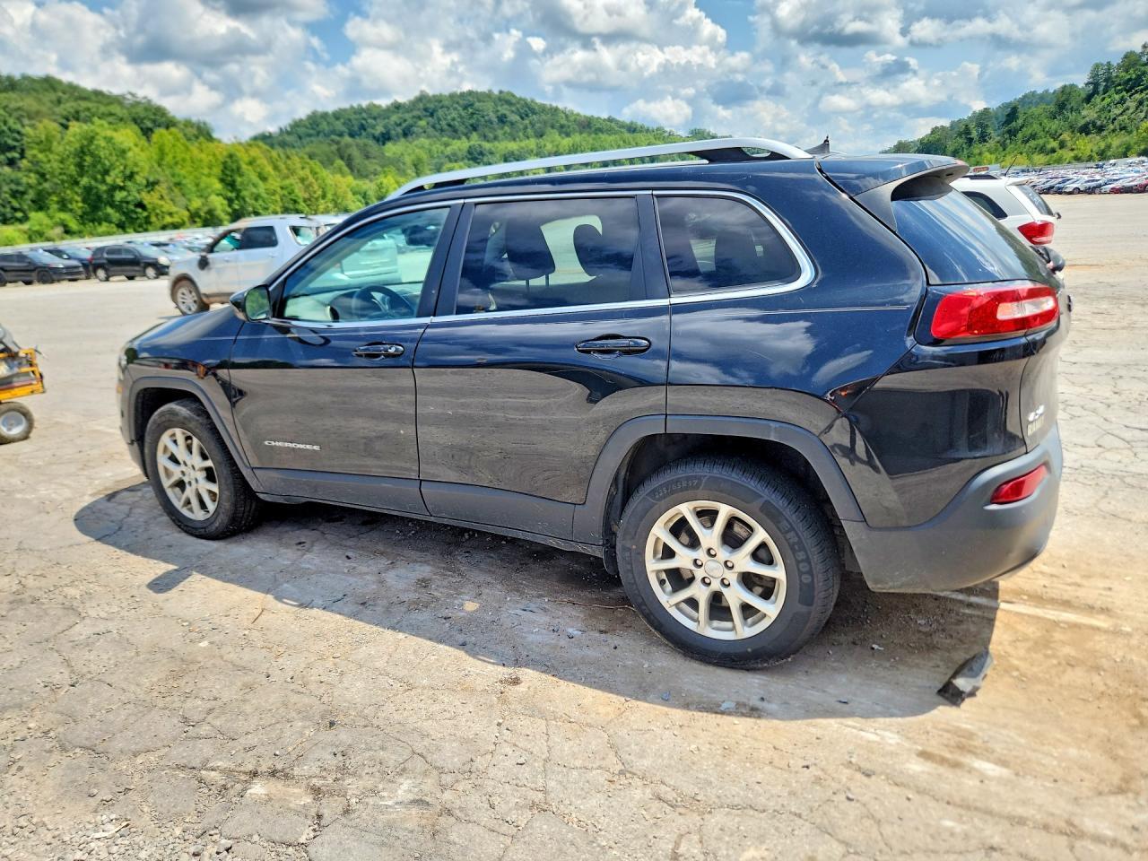 2016 Jeep Cherokee Latitude - zdjęcie 2