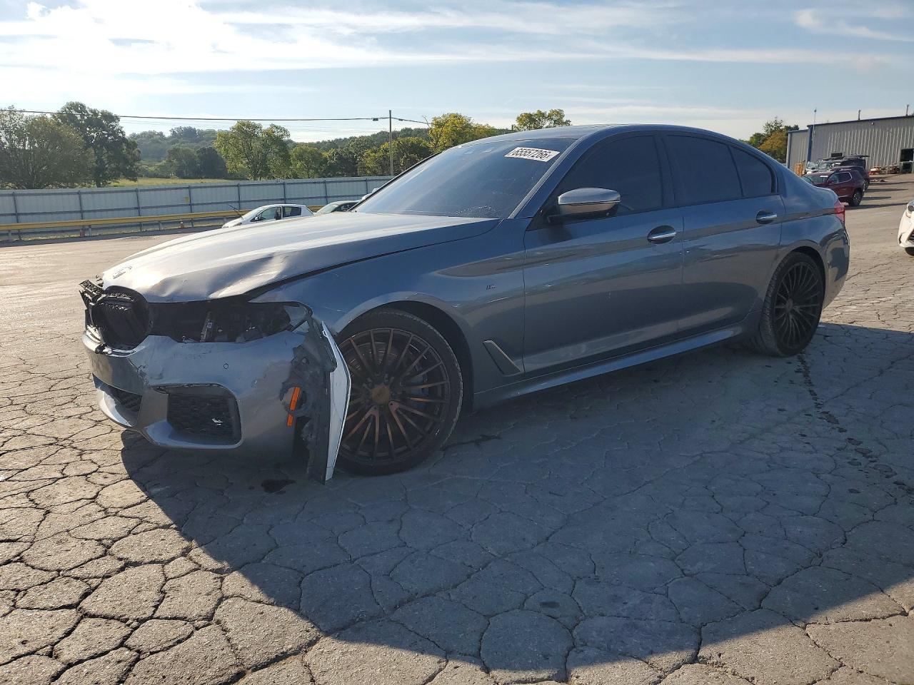 2018 BMW Seria 5 M550i - zdjęcie główne