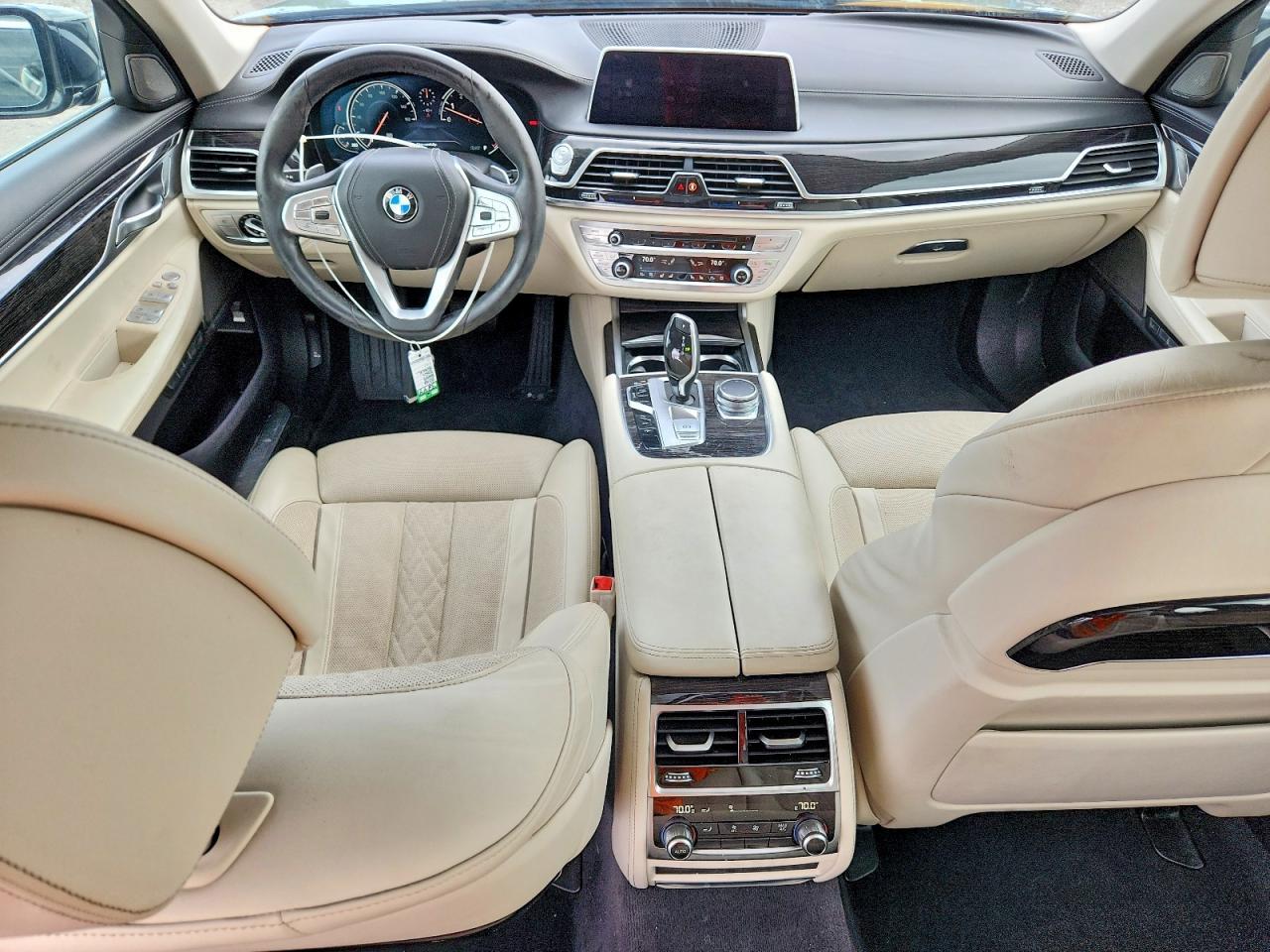 2016 BMW Seria 7 750i - zdjęcie 8
