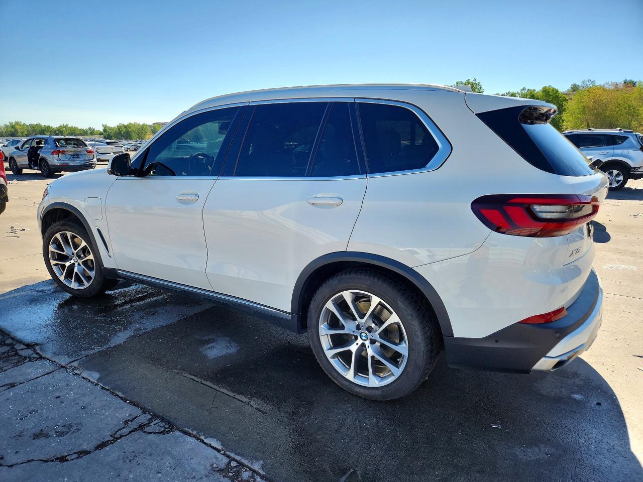 2021 BMW X5 xDrive45E - zdjęcie 2
