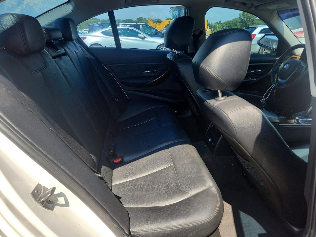 2014 BMW Seria 3 335i - zdjęcie 10