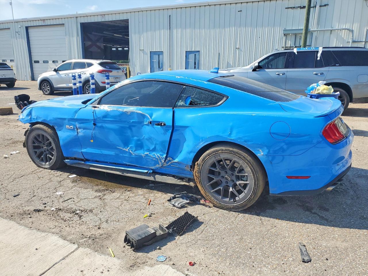 2022 Ford Mustang Gt - zdjęcie 2