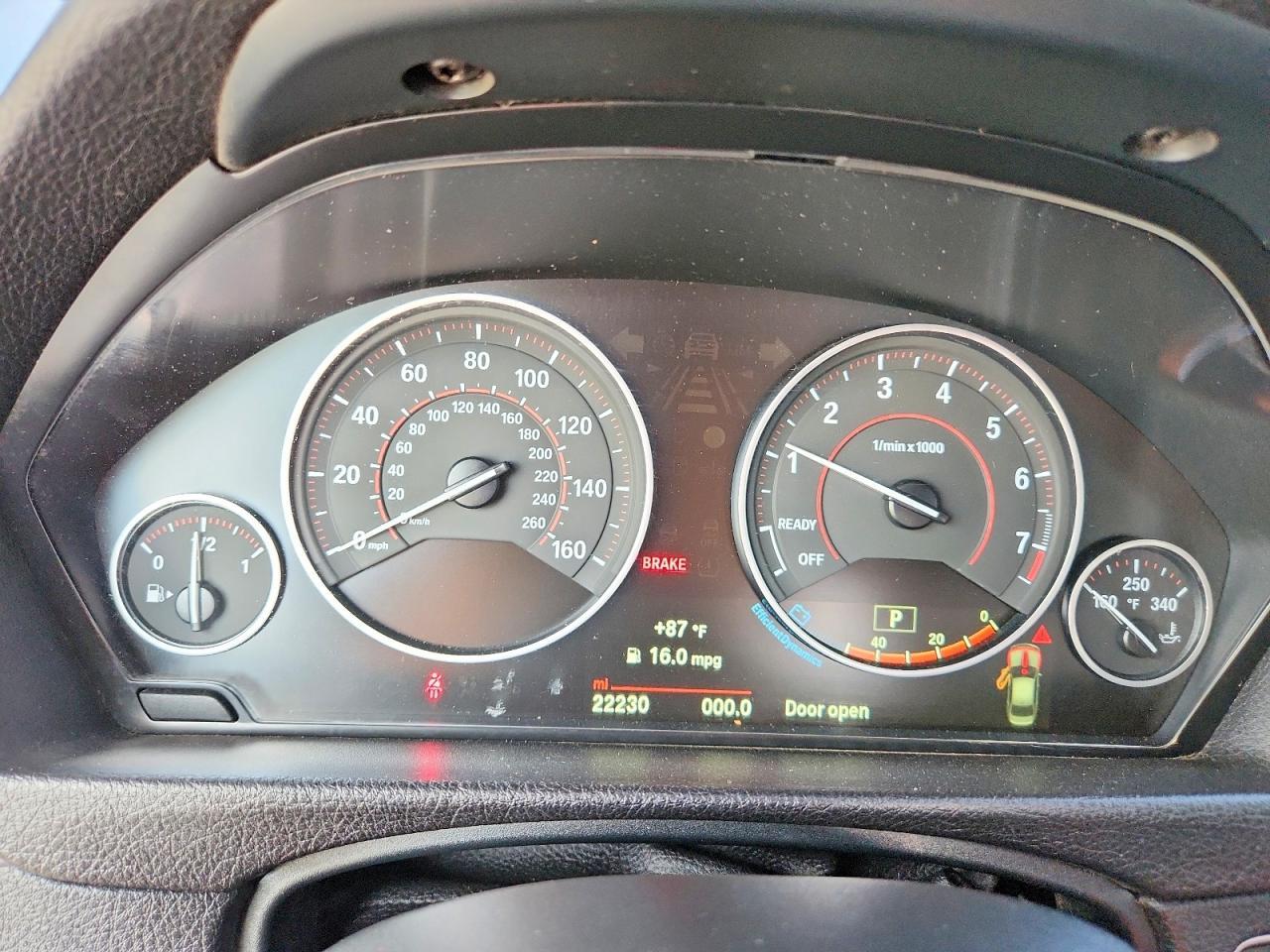 2017 BMW Seria 3 330i - zdjęcie 9