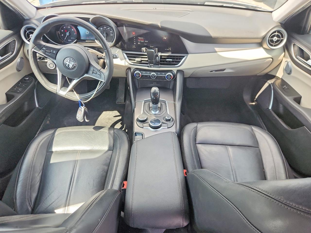 2018 Alfa Romeo Giulia Ti Q4 - zdjęcie 8