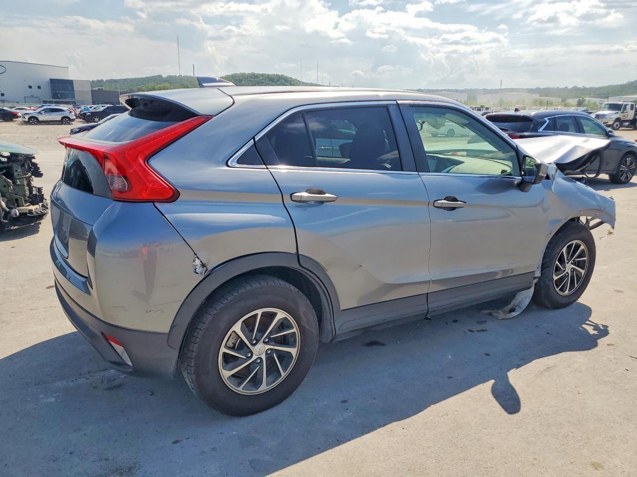 2020 Mitsubishi Eclipse Cross Es - zdjęcie 3
