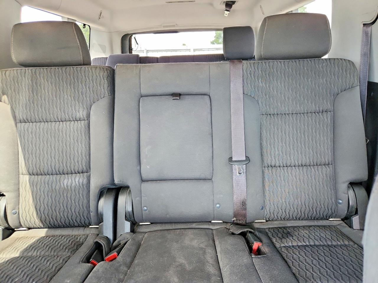 2016 Chevrolet Suburban C1500 Ls - zdjęcie 10