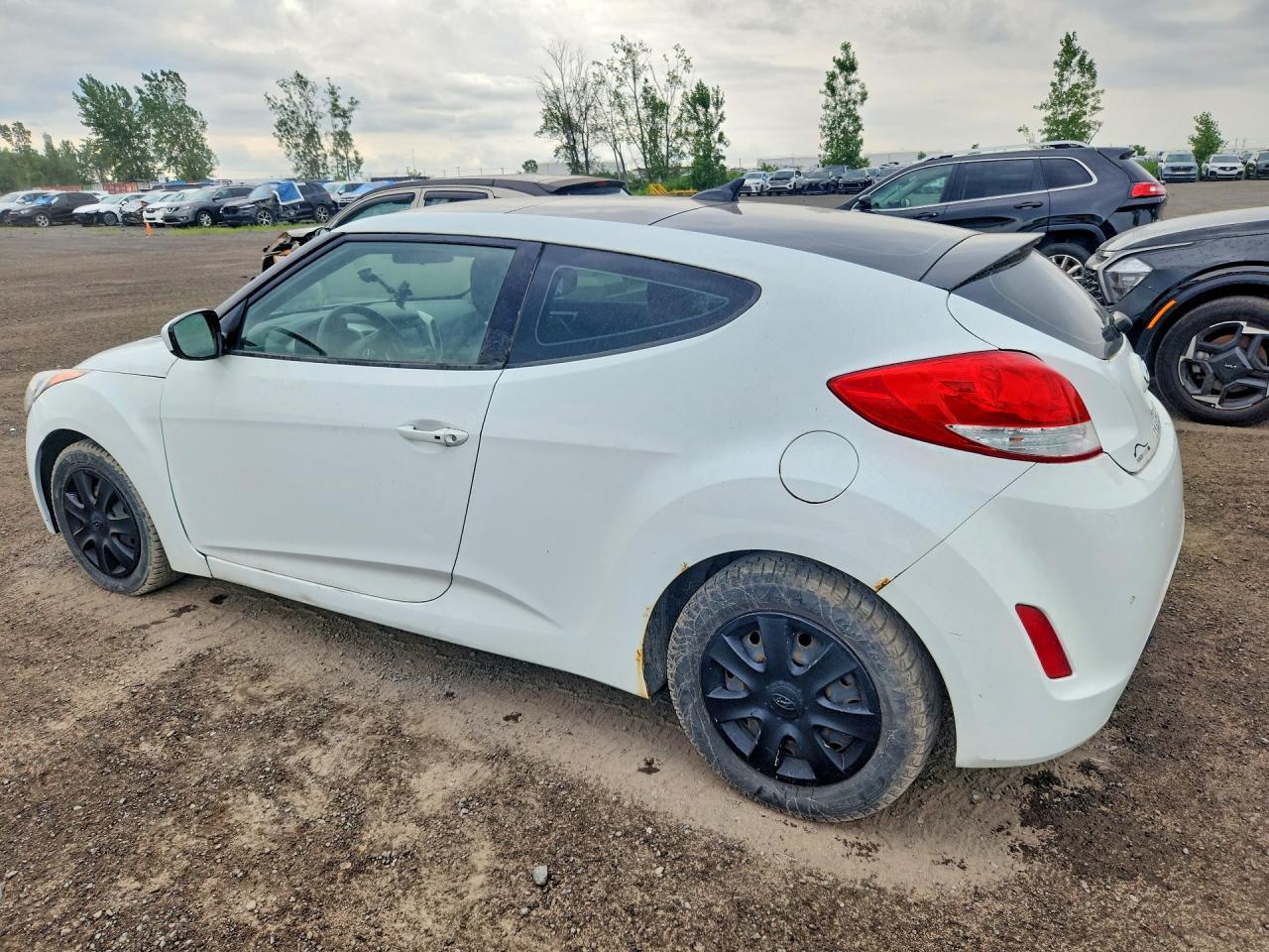 2013 Hyundai Veloster Base - zdjęcie 2