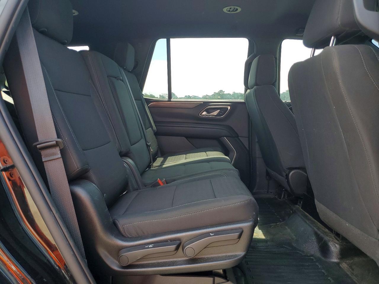 2022 Chevrolet Tahoe C1500 - zdjęcie 11
