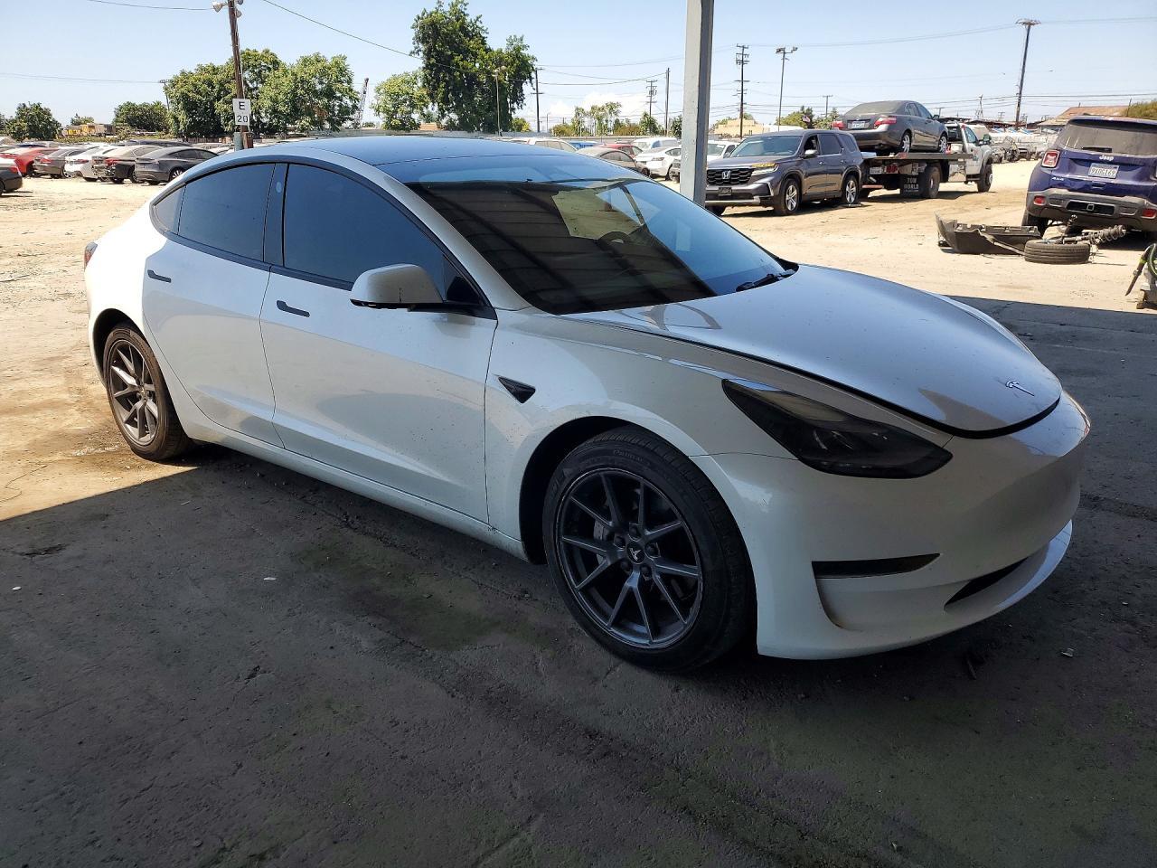 2023 Tesla Model 3 - zdjęcie 4