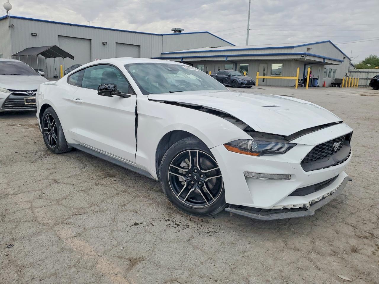 2023 Ford Mustang - zdjęcie 4