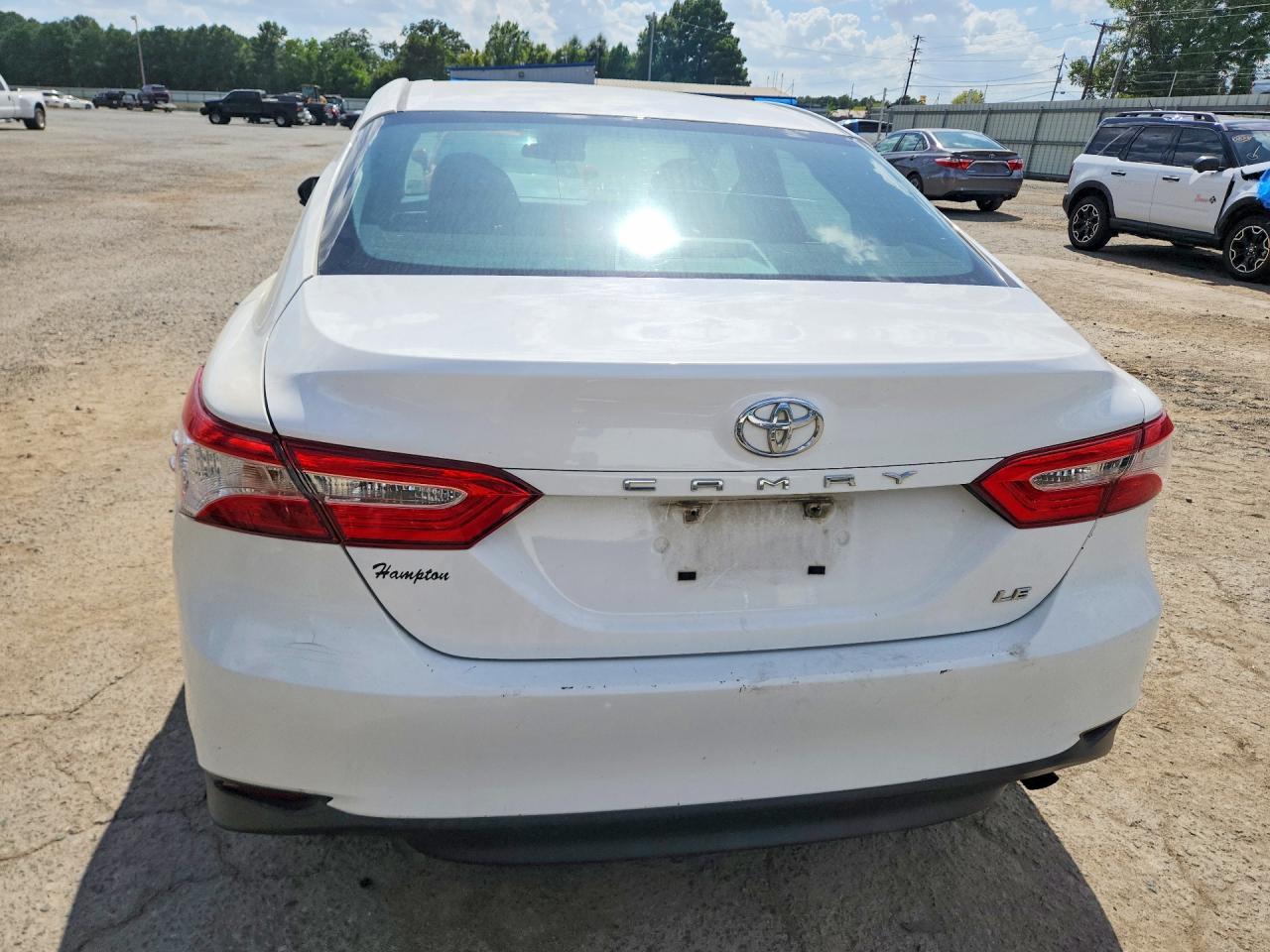 2018 Toyota Camry Le - zdjęcie 6