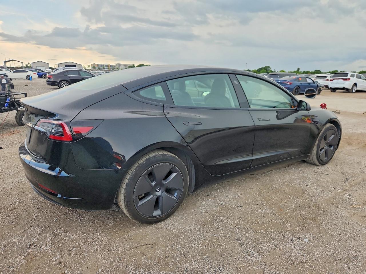 2023 Tesla Model 3 - zdjęcie 3