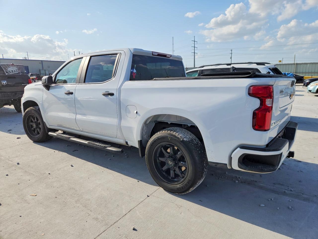2022 Chevrolet Silverado Ltd C1500 Custom - zdjęcie 2