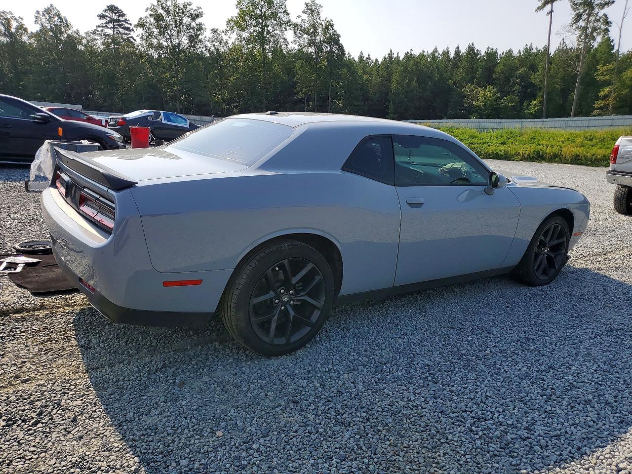 2022 Dodge Challenger Sxt - zdjęcie 3