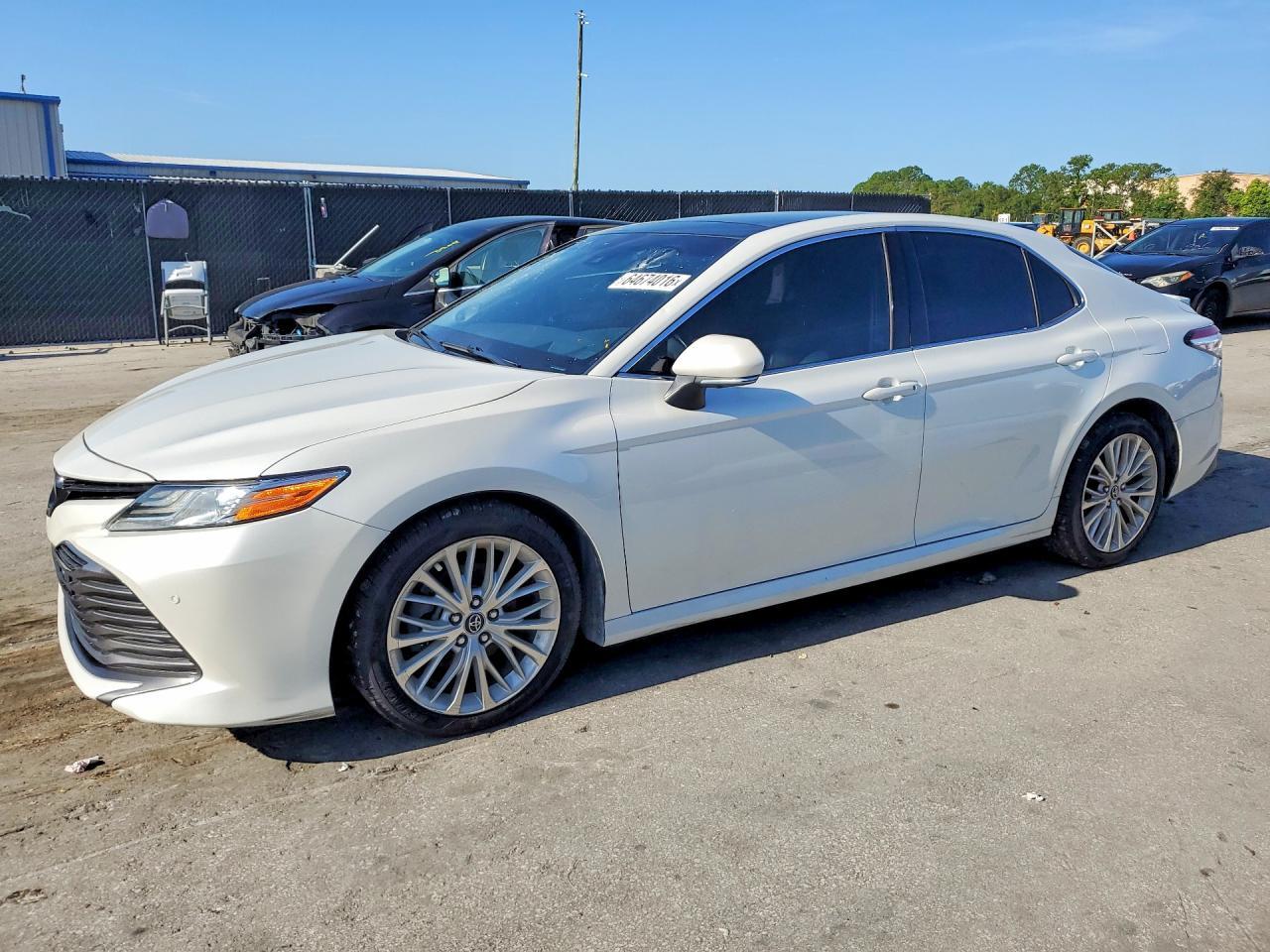 2018 Toyota Camry Xle - zdjęcie główne