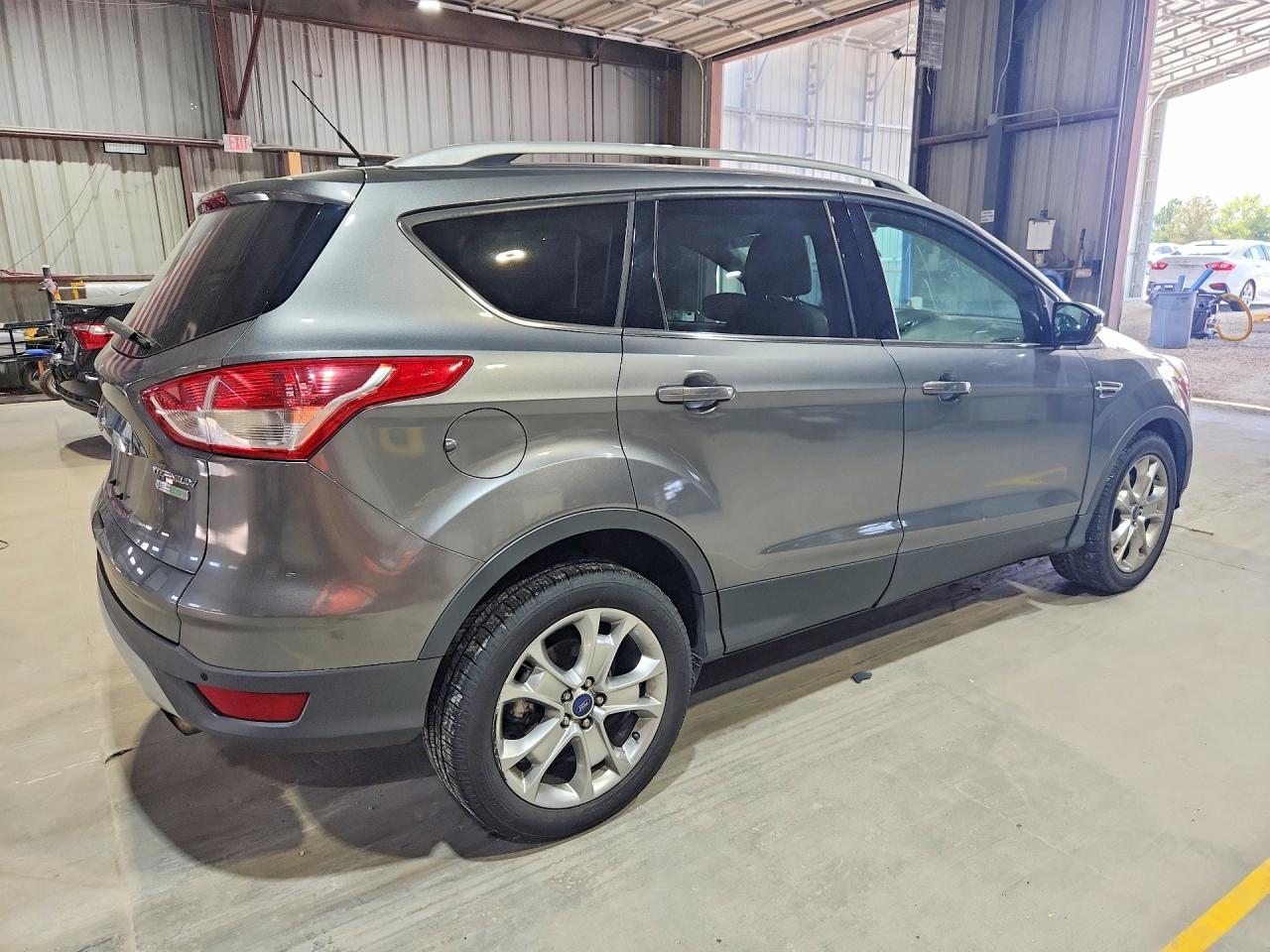 2014 Ford Escape Titanium - zdjęcie 3