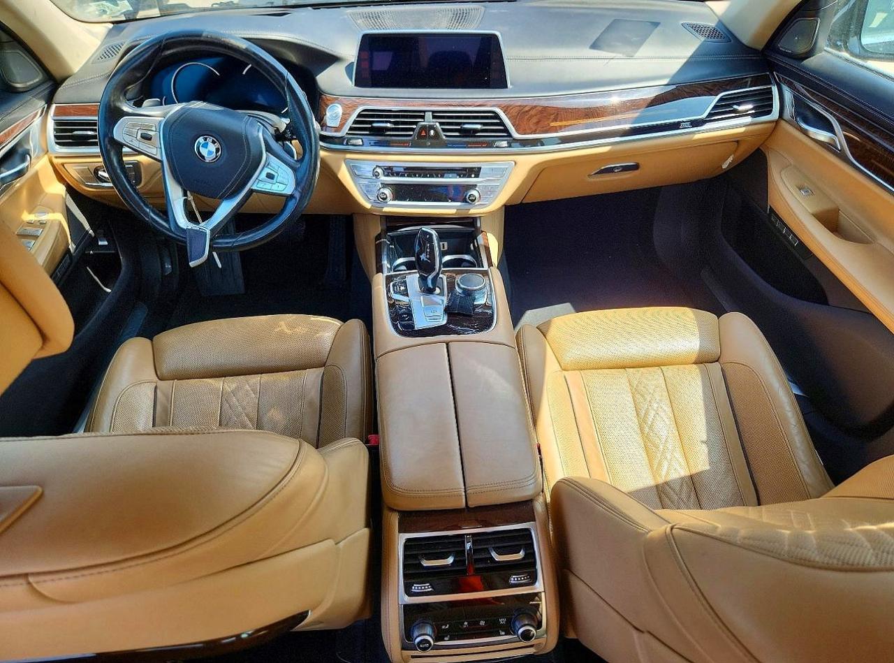 2016 BMW 750 I - zdjęcie 8